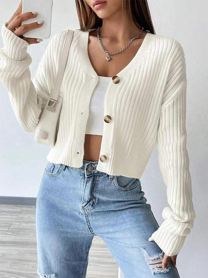 Kurzer V-Ausschnitt-Cardigan für Damen, frontal präsentiert