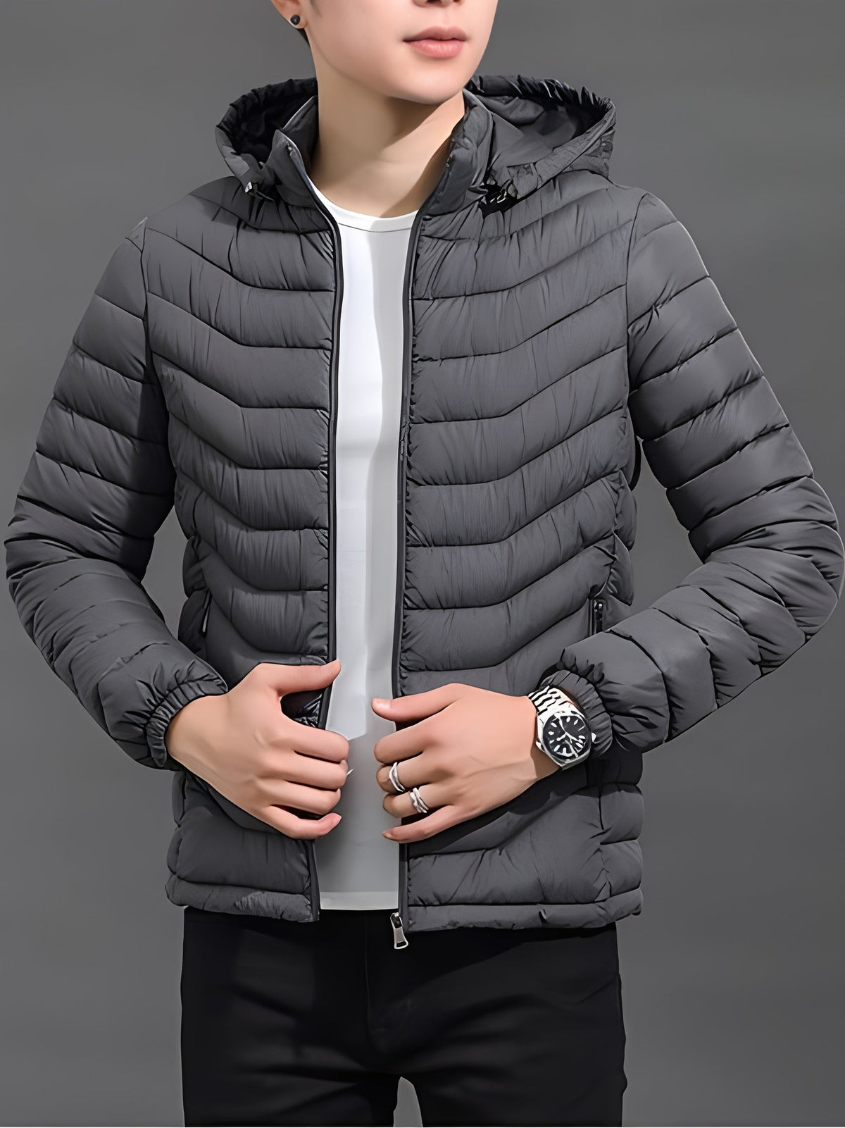 Rückansicht der wärmenden Steppjacke mit Kapuze