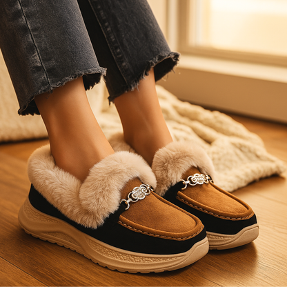 Damen Loafer Veganes Wildleder Orthopädische Plateausohle Kunstfellkragen mit Kettendetail