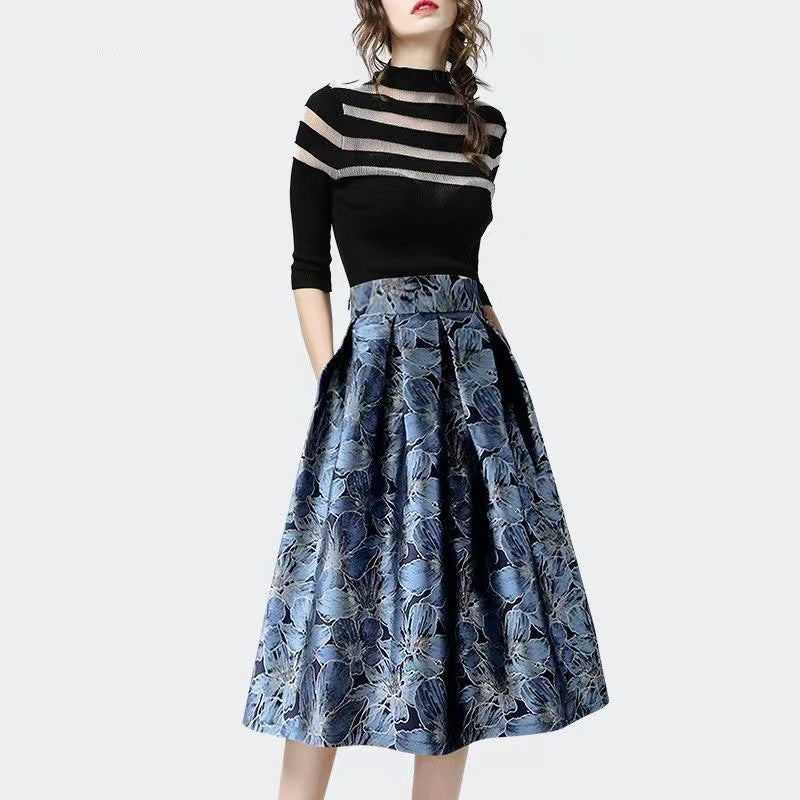 Women's midi skirt with pleats and high waist – jacquard look