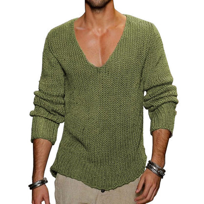 Grüner Herrenpullover mit V-Ausschnitt, grob gestrickt, langärmlig. Modischer Strickpullover für Herbst und Winter.