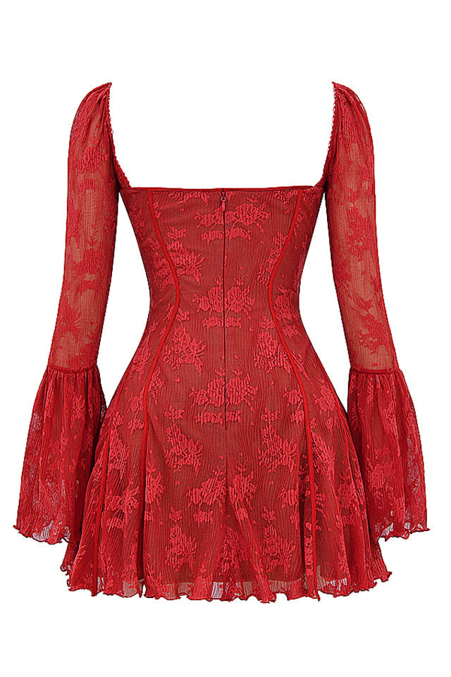 Rotes Spitzenkleid mit langen Ärmeln, quadratischem Ausschnitt und ausgestelltem Rock. Elegantes Design, ideal für Abendveranstaltungen und Partys.