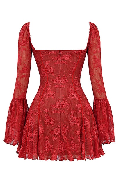 Rotes Spitzenkleid mit langen Ärmeln, quadratischem Ausschnitt und ausgestelltem Rock. Elegantes Design, ideal für Abendveranstaltungen und Partys.