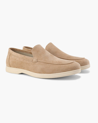 Beige Wildleder-Slipper für Herren, elegantes Design, rutschfeste Sohle, ideal für Freizeit und Büro, komfortable Passform, modische Herrenschuhe.