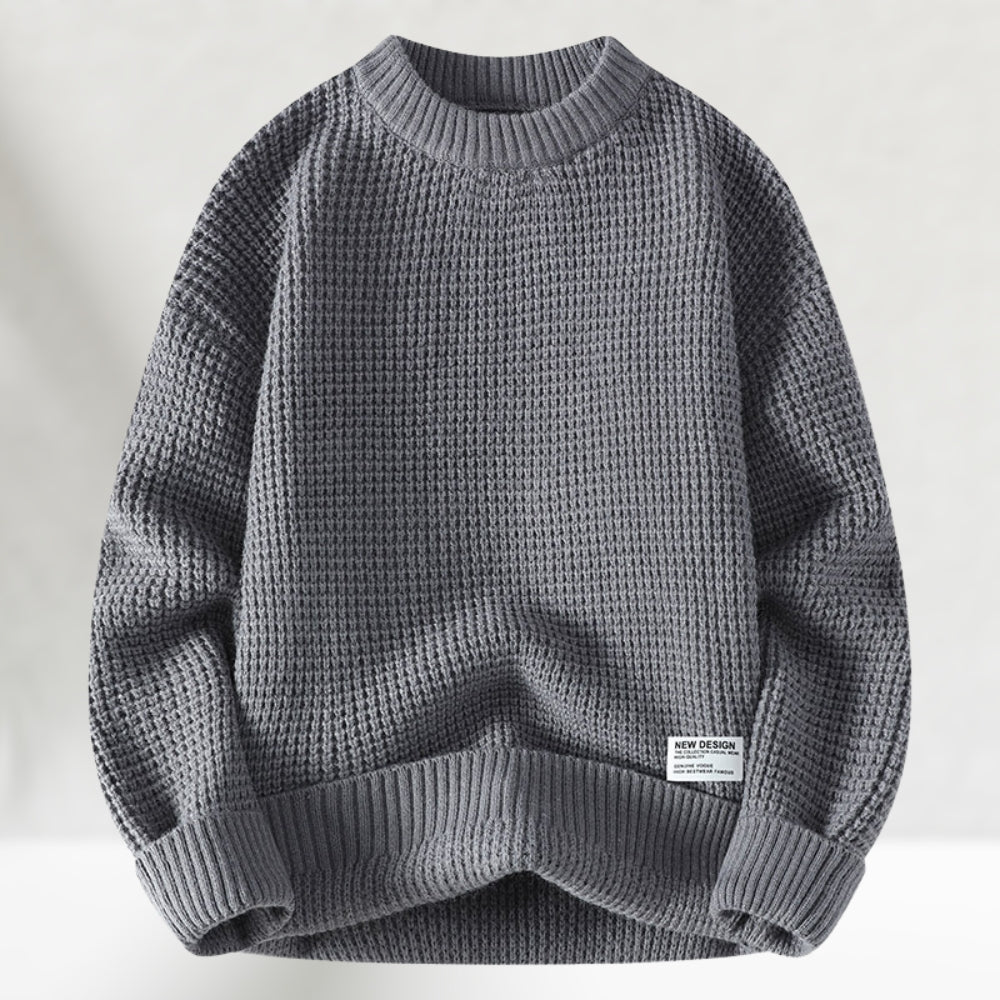 Grauer Strickpullover für Herren, grobmaschig, Rundhalsausschnitt, lässiger Stil, ideal für Herbst und Wintermode.