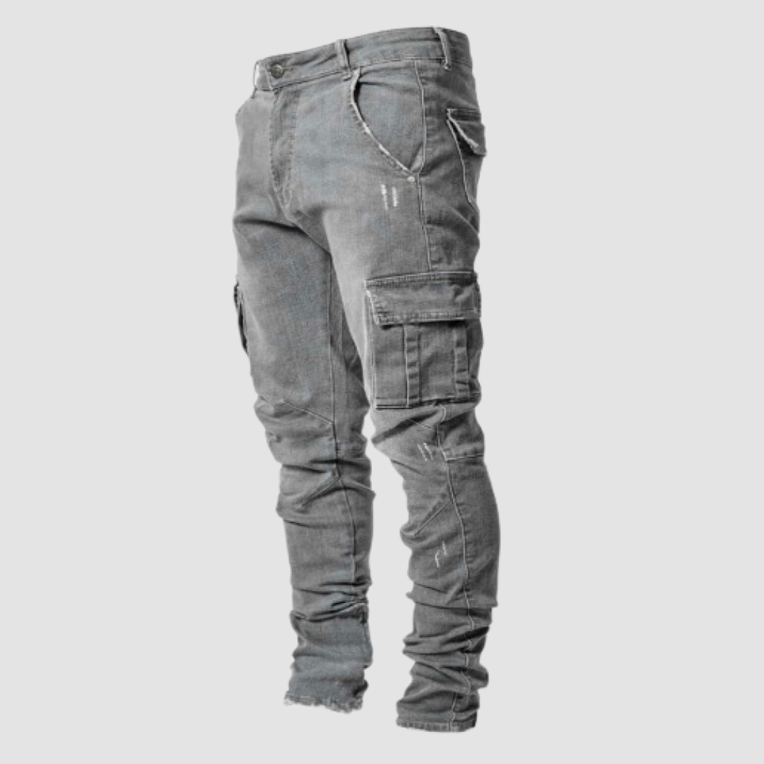Graue Cargo-Jeans für Herren, schlanke Passform, mit Seitentaschen und Used-Look. Modische Herrenjeans, ideal für Freizeit und Streetwear.