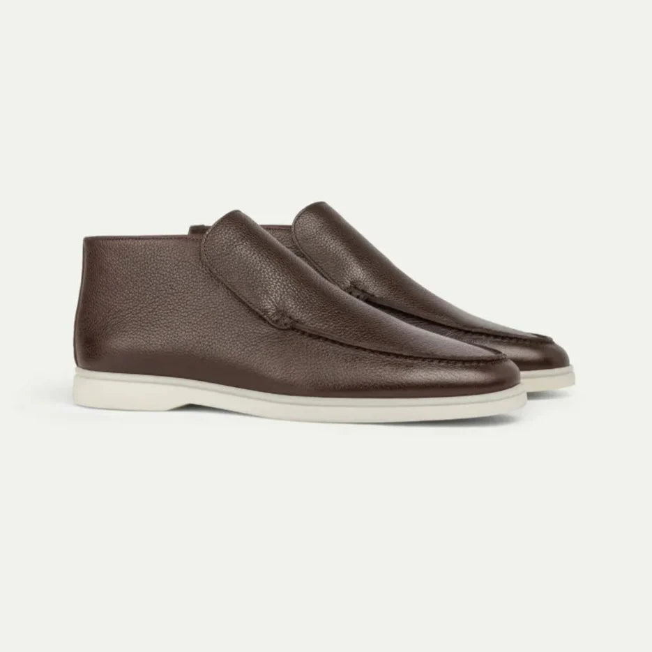 Braune Herren-Lederstiefel mit weißer Sohle, elegantes Design, hochwertige Verarbeitung, ideal für Business und Freizeit.