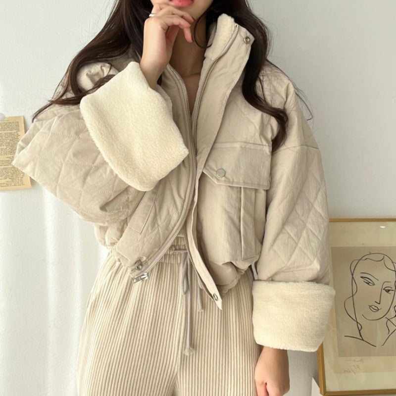 Damen Winterjacke – Gefüttert mit Stehkragen und Lammfell-Stil-Abnähten
