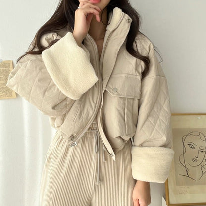 Damen Winterjacke – Gefüttert mit Stehkragen und Lammfell-Stil-Abnähten