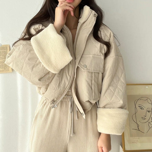 Damen Winterjacke – Gefüttert mit Stehkragen und Lammfell-Stil-Abnähten