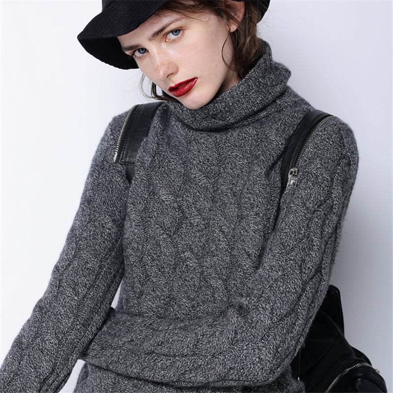 Women's turtleneck sweater with braided pattern and long sleeves