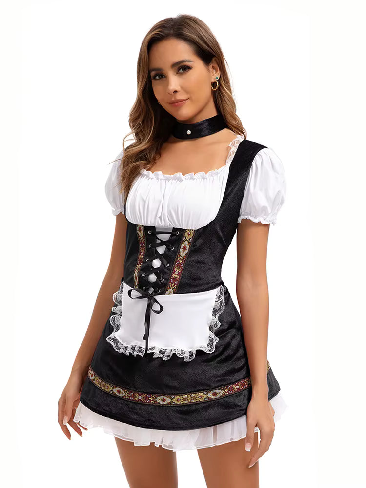 Damen-Dirndlkleid in der Gesamtansicht mit Schnürmieder und Puffärmeln