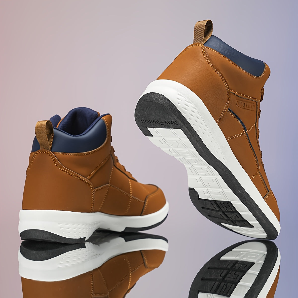 Men's all-season outdoor shoes with high shaft and lacing, non-slip sole