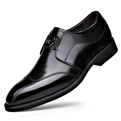 Men's business shoes with low shaft, pointed toe area, and woven design