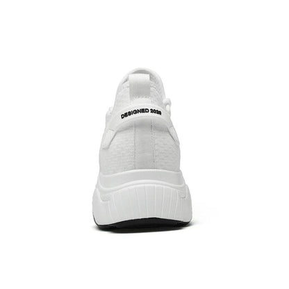 Weiße Sneaker-Rückansicht, modernes Design, atmungsaktives Material, rutschfeste Sohle, ideal für Sport und Freizeit, Unisex-Sportschuhe.