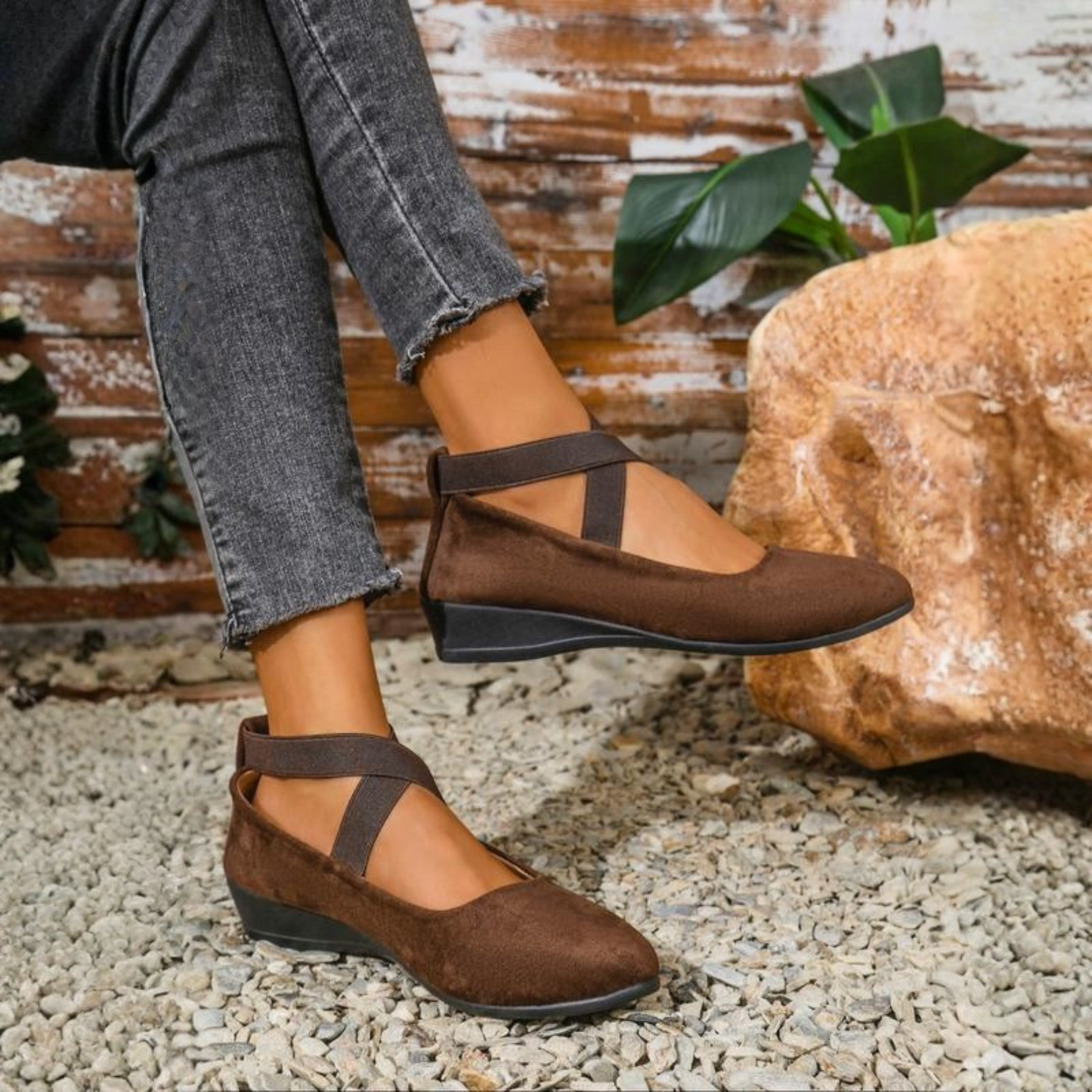 Damen-Slipper Mit Geschlossenem Keilabsatz Und Stützender Sohle
