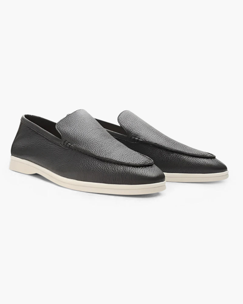 Schwarze Lederloafer für Herren mit weißer Sohle, elegantes Design, ideal für Business und Freizeit. Hochwertige Herrenschuhe, modern und stilvoll.