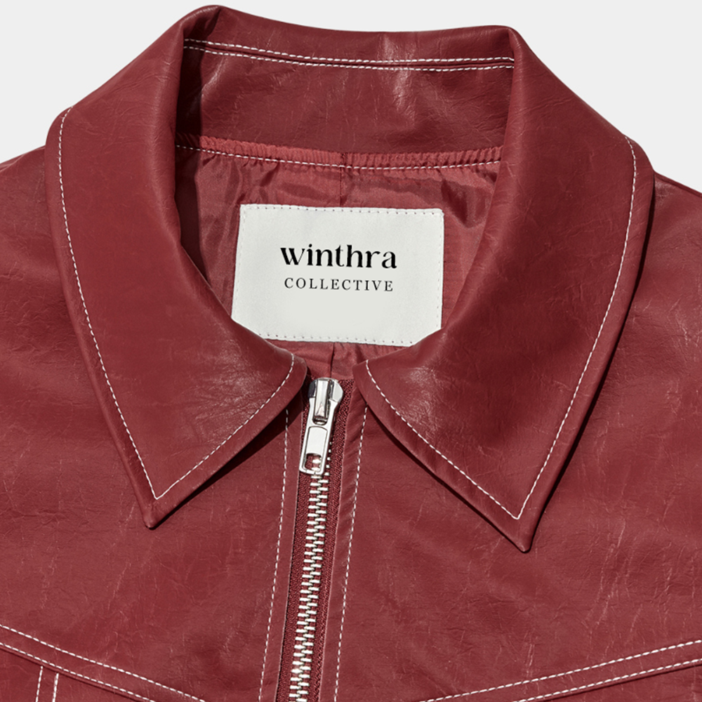 Rote Lederjacke mit Reißverschluss und Kragen, Winthra Collective Label, modisches Design, hochwertige Verarbeitung, stilvolle Oberbekleidung.