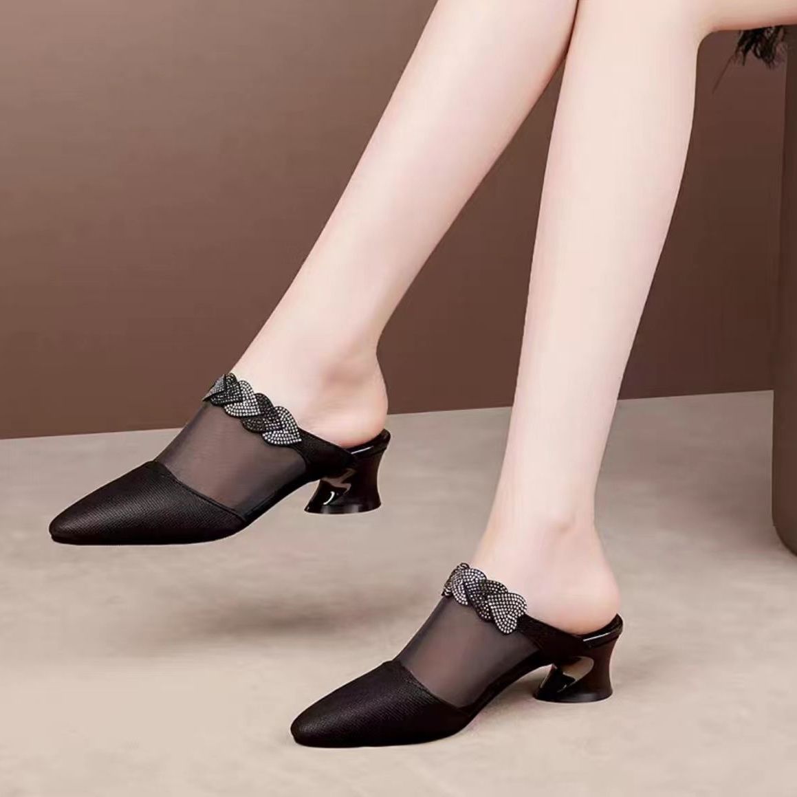 Damen-Slipper Mit Spitzer Zehenpartie Und Geschlossenem Mesh-Obermaterial