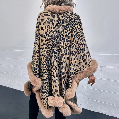 Damenschal mit Leopardenmuster flach ausgebreitet