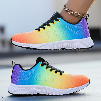 Bunte Laufschuhe mit Farbverlauf von Orange zu Blau, weiße Sohle, schwarzer Schnürsenkel. Modische Sportschuhe für Damen.