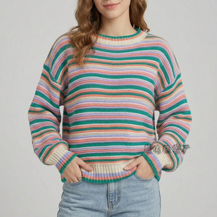 Seitliche Ansicht des locker geschnittenen Damen-Strickpullovers