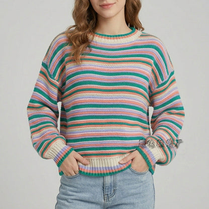 Seitliche Ansicht des locker geschnittenen Damen-Strickpullovers