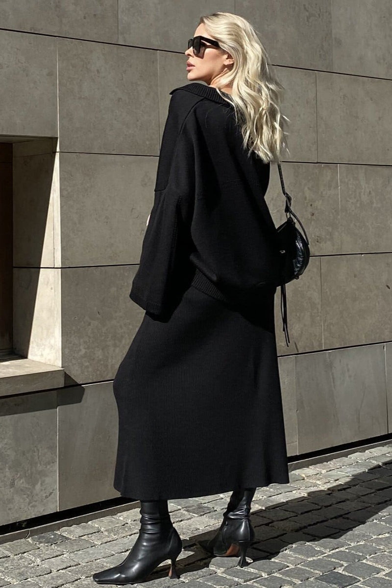 Damen-Strickset aus Pullover und Midirock von der Seite