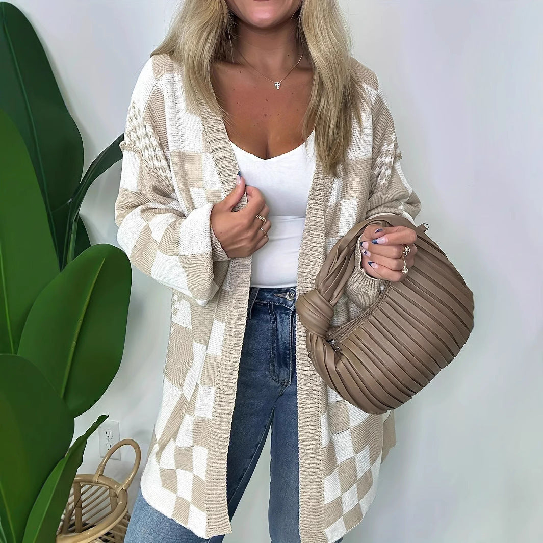 Women's Long Knitted Jacket with Checkered Pattern Contrast