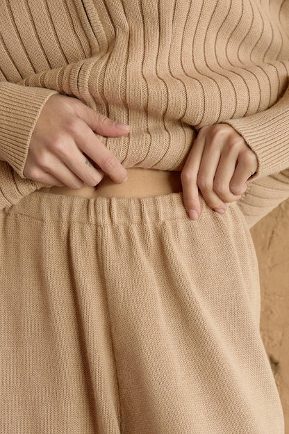 Rippstrick-Set als vielseitiger Freizeitlook