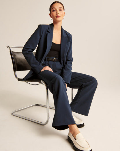 Women's pants with high waist, wide legs, and side pockets