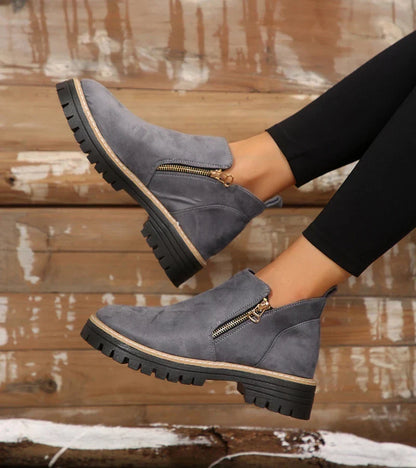 Damenboots mit rundem Zehenbereich und erhöhter Sohle