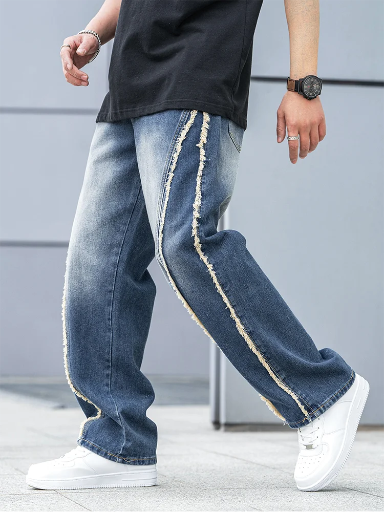Herren-Jeans mit lockerem Schnitt und rohen Kanten