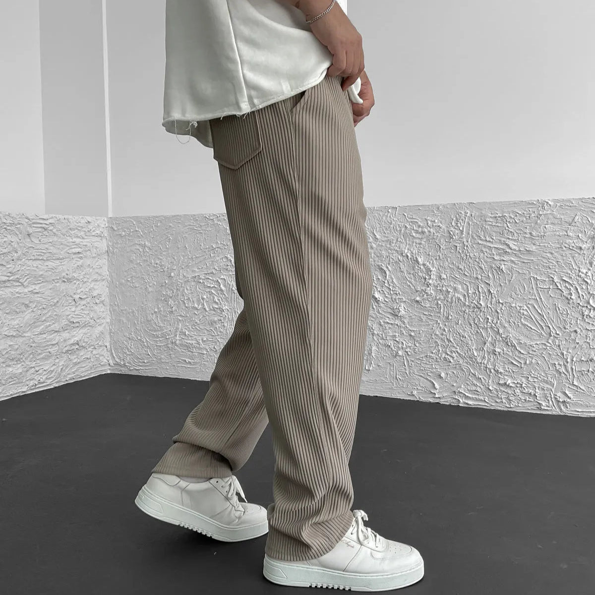 Men's Knitted Trousers in Relaxed Fit with Ribbed Fabric and Adjustable Waistband
