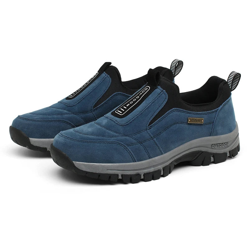 Blaue Outdoor-Schuhe für Herren, rutschfeste Sohle, atmungsaktiv, ideal für Wandern und Trekking, robustes Design, bequem und strapazierfähig.
