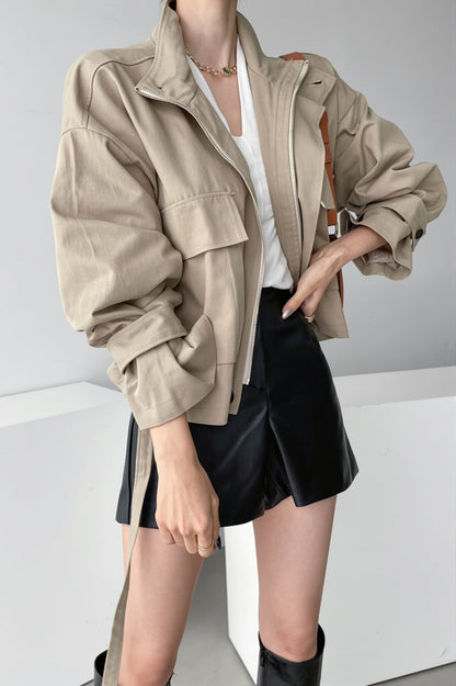 Utility-Jacke mit Stehkragen und geräumigen aufgesetzten Taschen