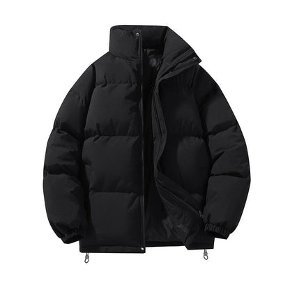 Schwarze Daunenjacke mit Reißverschluss, warm und modisch, ideal für Winterkleidung. Perfekt für kalte Temperaturen und Outdoor-Aktivitäten.