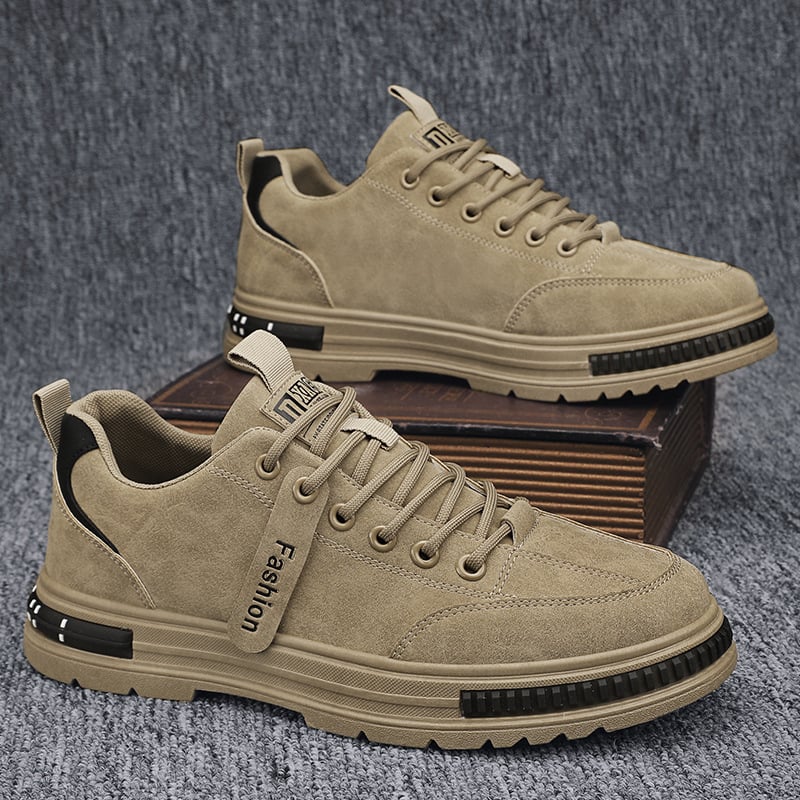 Men's lace-up sneakers with rounded toe and flat sole