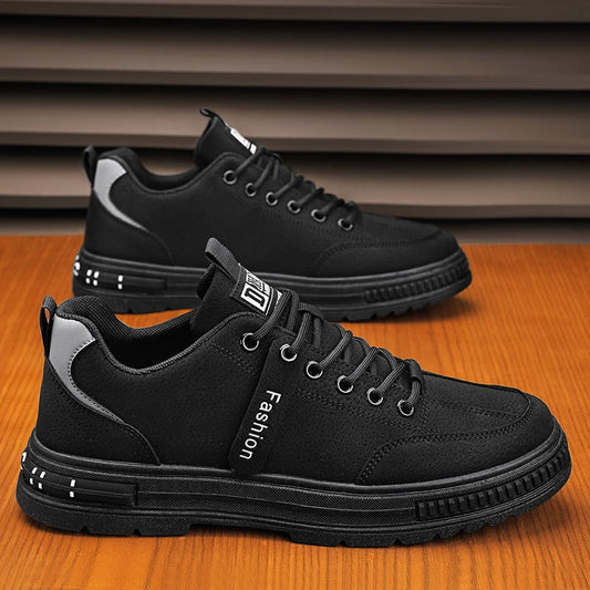 Herren Sneaker zum Schnüren mit runder Kappe und flacher Sohle