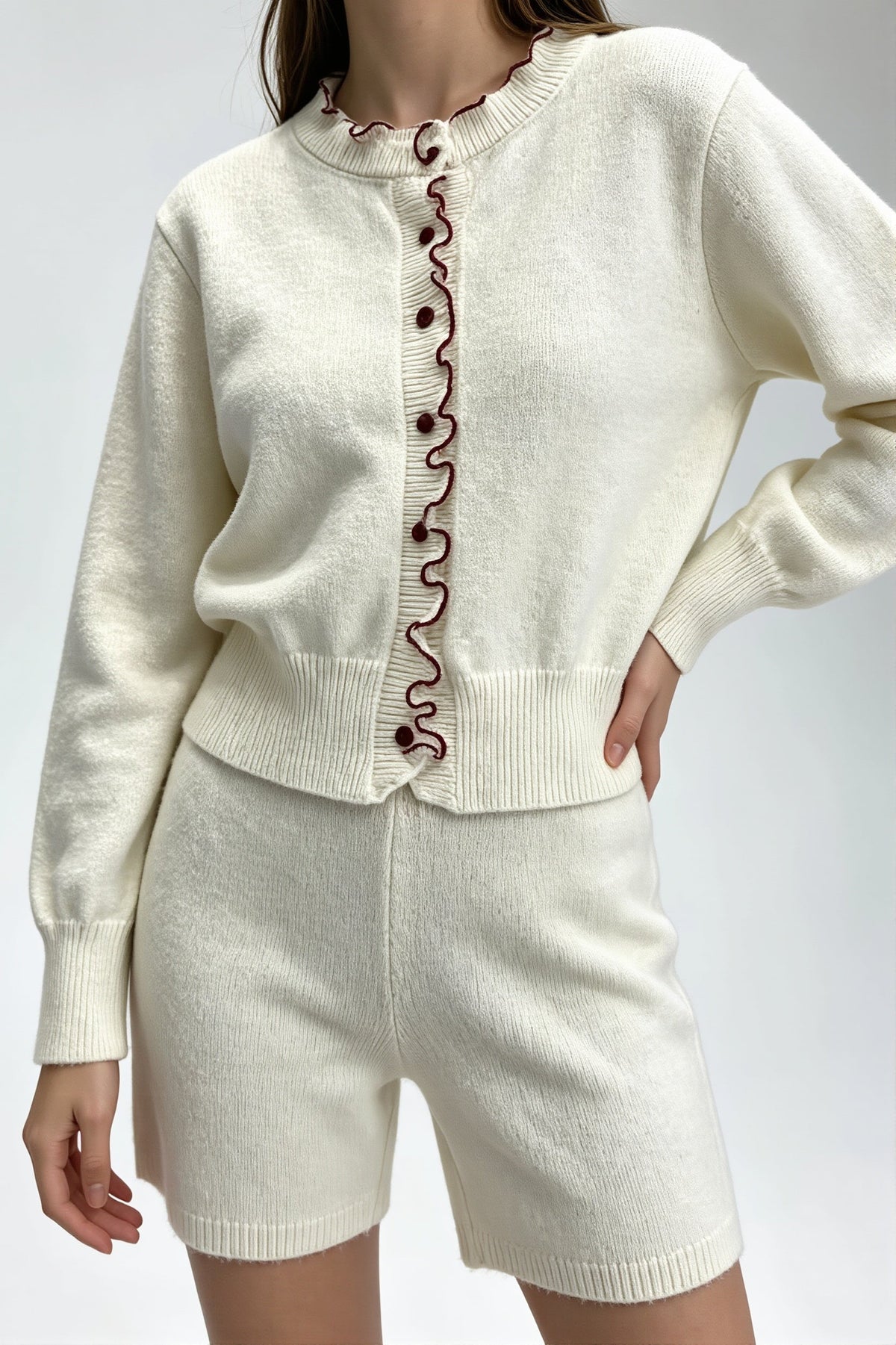 Cardigan mit wellenförmiger Borte entlang der vorderen Kanten