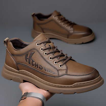 Men's work shoes with low shaft, rounded toe, and rubber sole