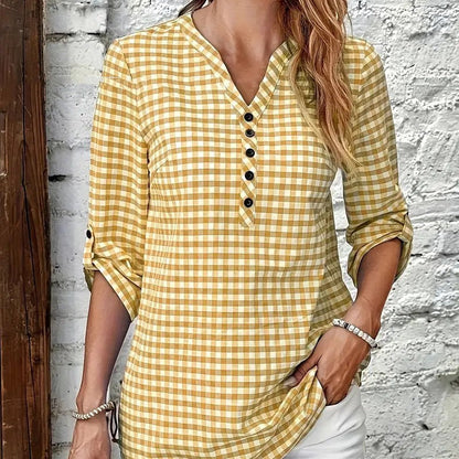 Gelbes kariertes Damenhemd mit V-Ausschnitt und Knopfleiste, lässiger Stil, lange Ärmel, ideal für Frühling und Sommermode.