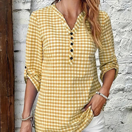 Gelbes kariertes Damenhemd mit V-Ausschnitt und Knopfleiste, lässiger Stil, lange Ärmel, ideal für Frühling und Sommermode.