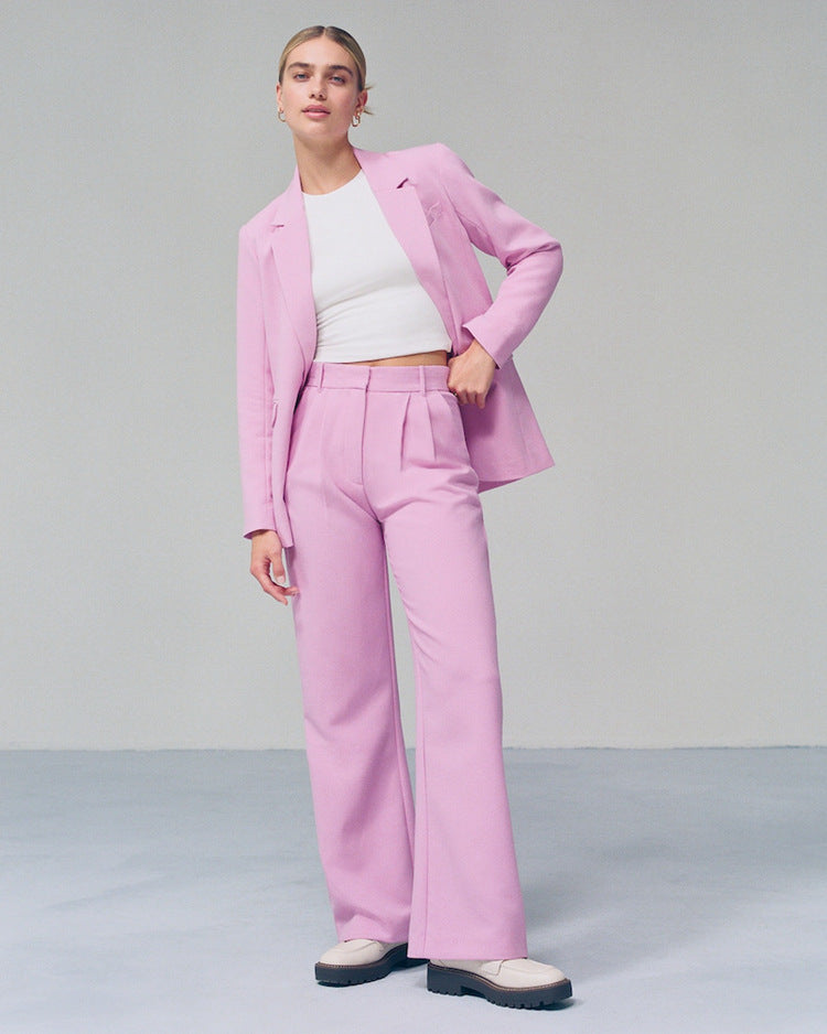 Women's pants with high waist, wide legs, and side pockets
