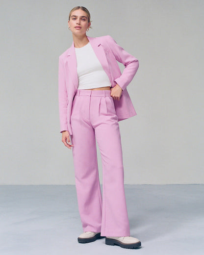 Women's pants with high waist, wide legs, and side pockets