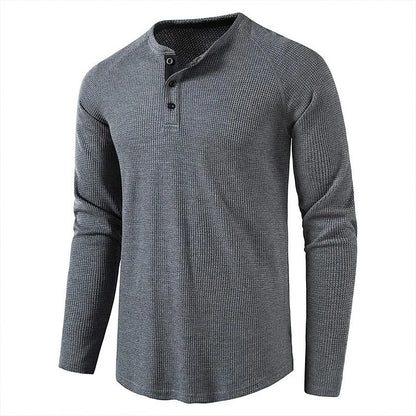 Graues Herren-Henley-Shirt mit langen Ärmeln und Knopfleiste, aus Baumwollmischung. Ideal für Freizeitmode und Herbstkleidung.