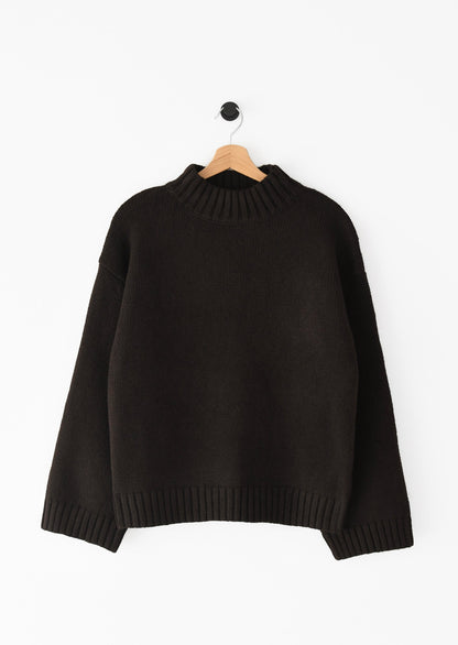 Women's knitted sweater high collar ribbed details straight cut