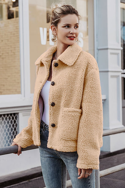 Women's winter coat with long sleeves and open front – faux fur style
