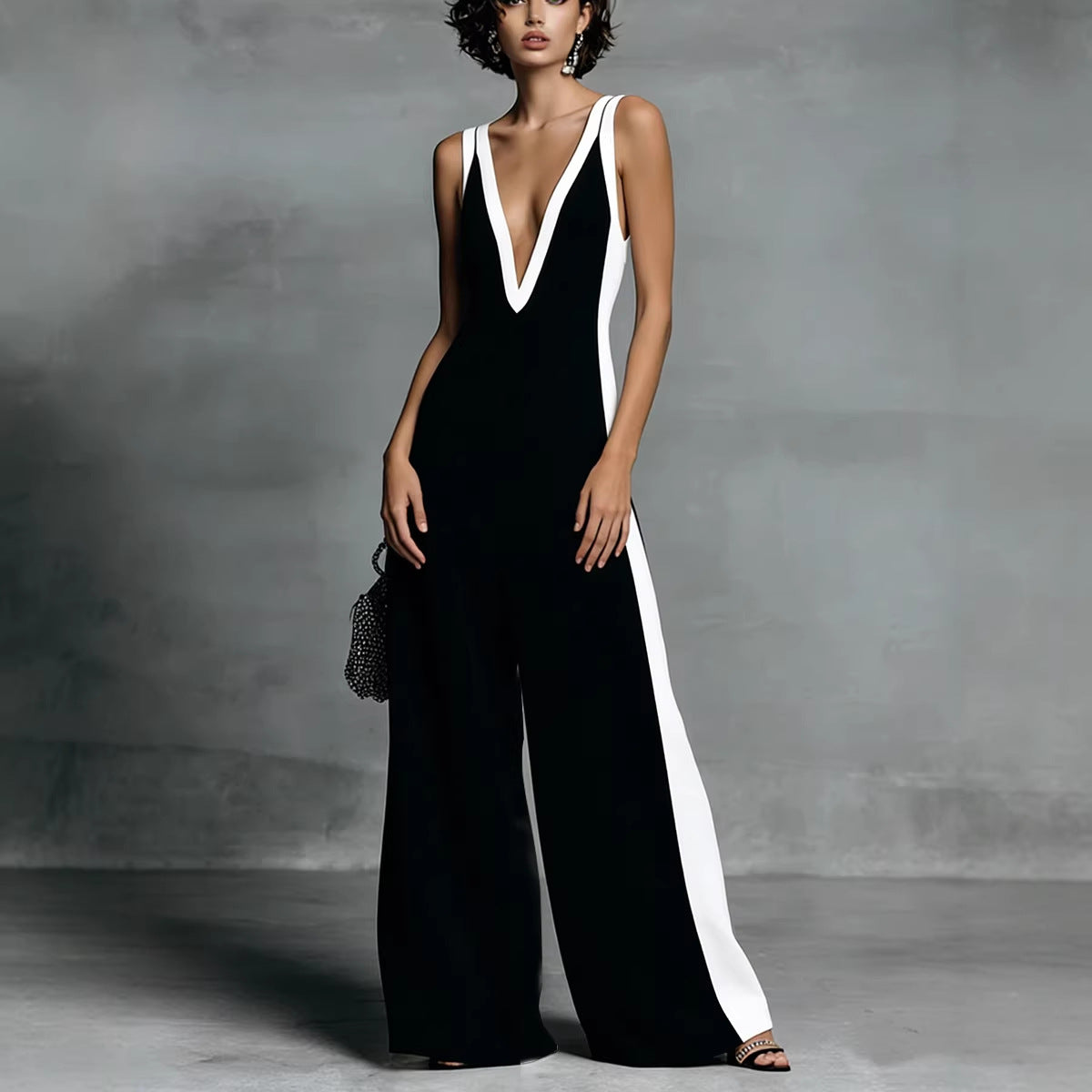 Ärmelloser Damen-Jumpsuit Mit V-Ausschnitt Und Weitem Bein Sowie Kontrastierendem Patchwork-Design