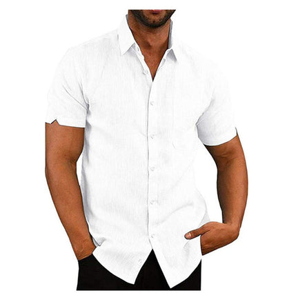 Weiße Herren-Kurzarmhemd, klassischer Schnitt, Knopfleiste, ideal für Sommermode, Freizeitkleidung, atmungsaktiver Stoff, eleganter Look.
